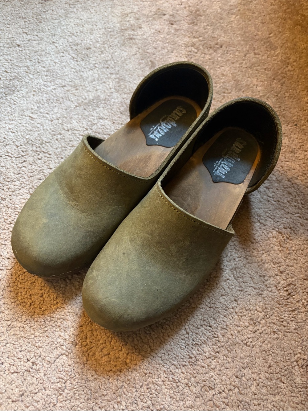 Sandgrens Women’s Olive Green Slip-On Clogs
